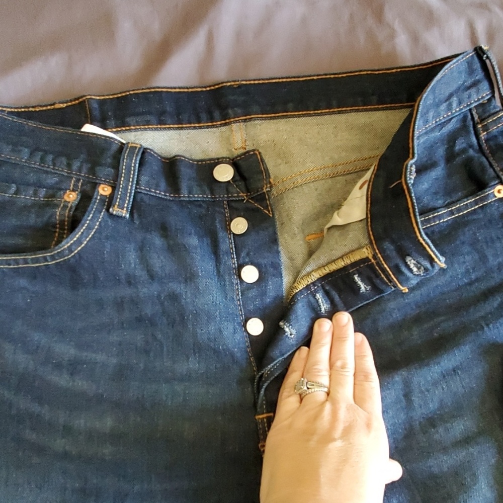 Levi's - Picture 2 of 4